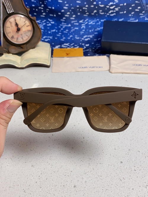 ルイヴィトンサングラス側面デザイン